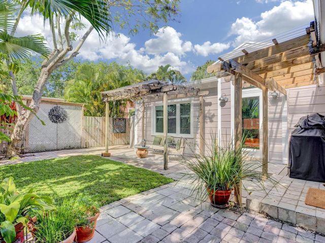 Home for sale at 42 Palm Square - photo 5877691