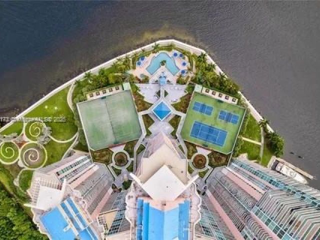 1-bedroom condo for sale in Aventura - 3370 Hidden Bay Dr 610 - MondialRealty