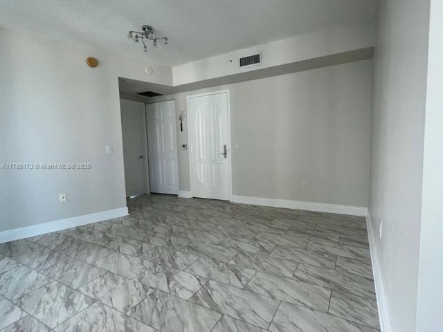 1-bedroom condo for sale in Aventura - 3370 Hidden Bay Dr 610 - MondialRealty