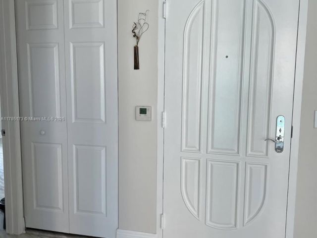 1-bedroom condo for sale in Aventura - 3370 Hidden Bay Dr 610 - MondialRealty