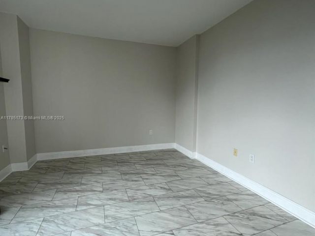 1-bedroom condo for sale in Aventura - 3370 Hidden Bay Dr 610 - MondialRealty