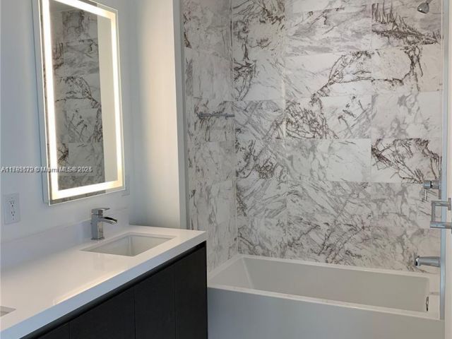 Apartment for sale  Unit #3002 - photo 5923393