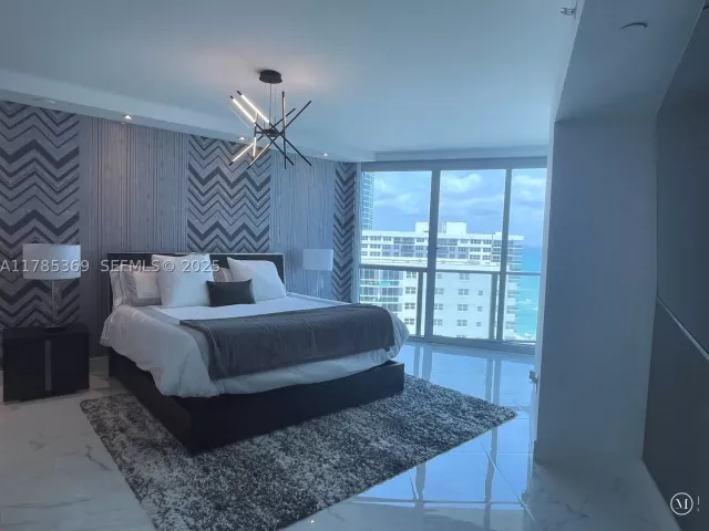 3-bedroom condo for rent in Hollywood - 3101 S Ocean Dr 1707 - MondialRealty
