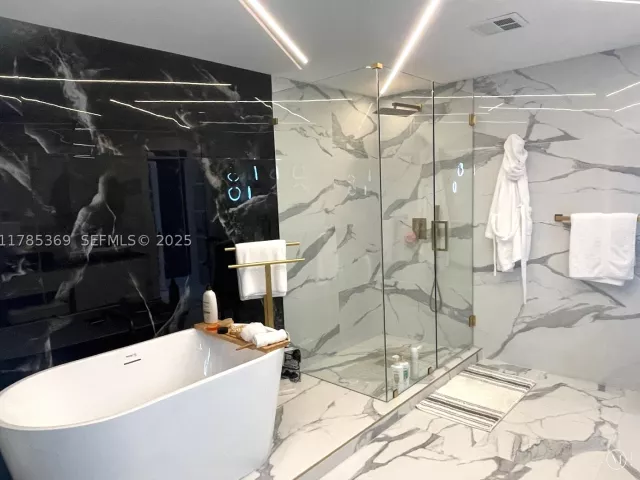 3-bedroom condo for rent in Hollywood - 3101 S Ocean Dr 1707 - MondialRealty