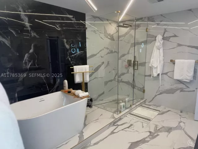 3-bedroom condo for rent in Hollywood - 3101 S Ocean Dr 1707 - MondialRealty
