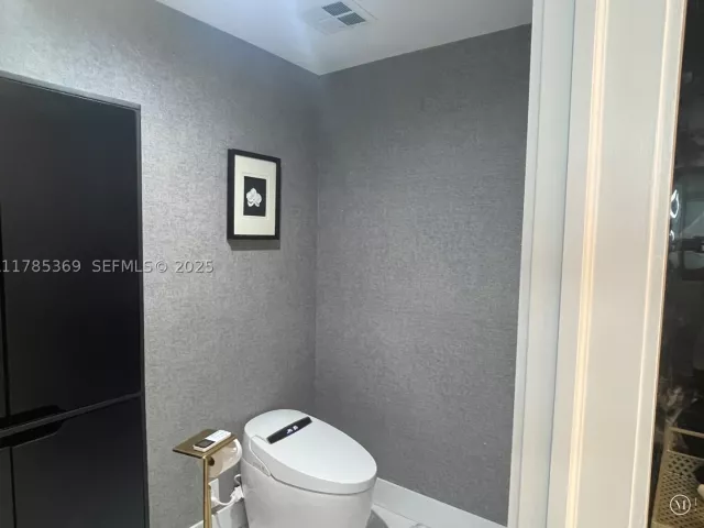 3-bedroom condo for rent in Hollywood - 3101 S Ocean Dr 1707 - MondialRealty