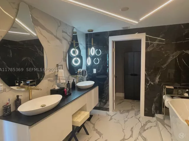3-bedroom condo for rent in Hollywood - 3101 S Ocean Dr 1707 - MondialRealty