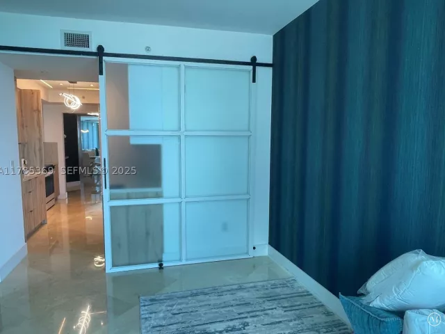 3-bedroom condo for rent in Hollywood - 3101 S Ocean Dr 1707 - MondialRealty
