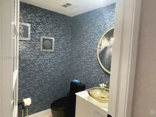 3-bedroom condo for rent in Hollywood - 3101 S Ocean Dr 1707 - MondialRealty
