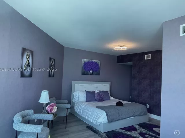 3-bedroom condo for rent in Hollywood - 3101 S Ocean Dr 1707 - MondialRealty