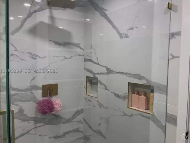 3-bedroom condo for rent in Hollywood - 3101 S Ocean Dr 1707 - MondialRealty