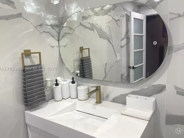 3-bedroom condo for rent in Hollywood - 3101 S Ocean Dr 1707 - MondialRealty