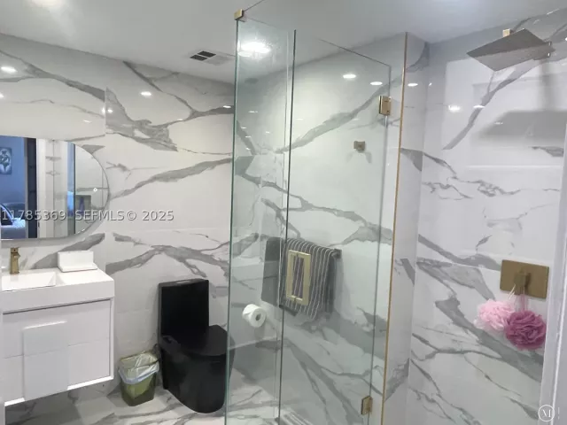 3-bedroom condo for rent in Hollywood - 3101 S Ocean Dr 1707 - MondialRealty