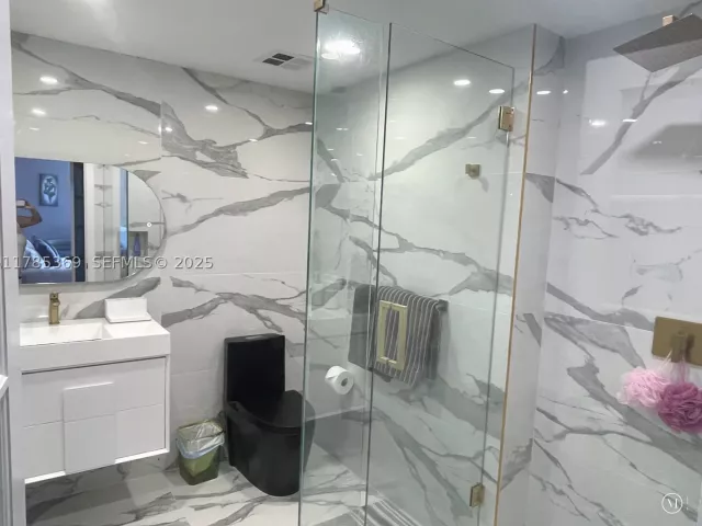 3-bedroom condo for rent in Hollywood - 3101 S Ocean Dr 1707 - MondialRealty