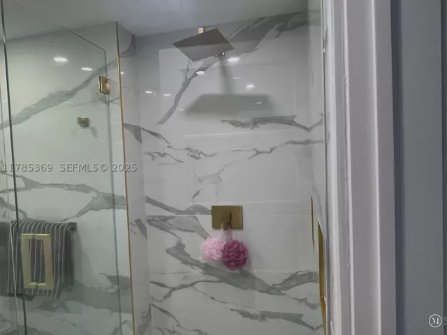3-bedroom condo for rent in Hollywood - 3101 S Ocean Dr 1707 - MondialRealty