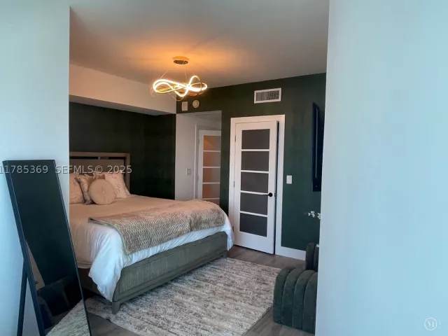 3-bedroom condo for rent in Hollywood - 3101 S Ocean Dr 1707 - MondialRealty