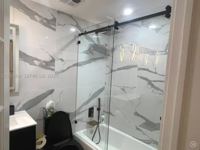 3-bedroom condo for rent in Hollywood - 3101 S Ocean Dr 1707 - MondialRealty