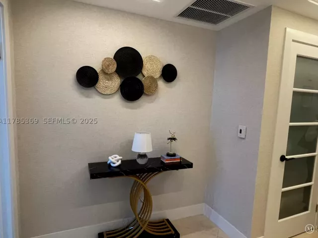 3-bedroom condo for rent in Hollywood - 3101 S Ocean Dr 1707 - MondialRealty
