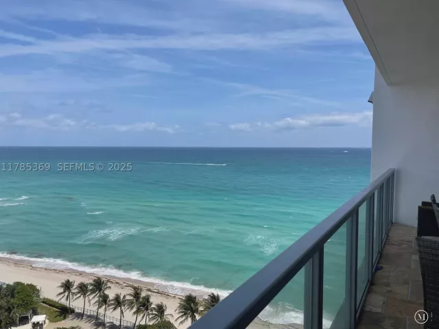 3-bedroom condo for rent in Hollywood - 3101 S Ocean Dr 1707 - MondialRealty