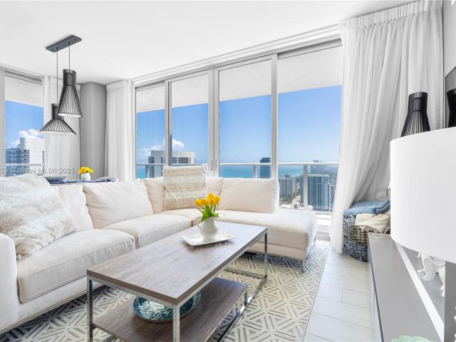 Apartment for rent  Unit #T3609 - photo 5971738