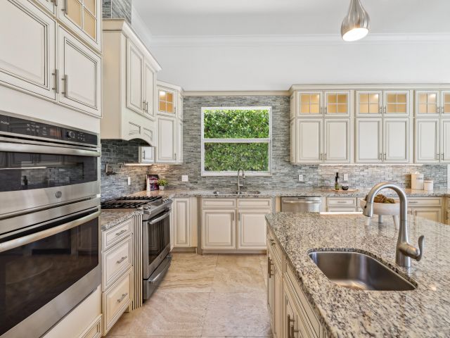 Home for sale at 1030 Rhodes Villa Avenue - photo 5878041