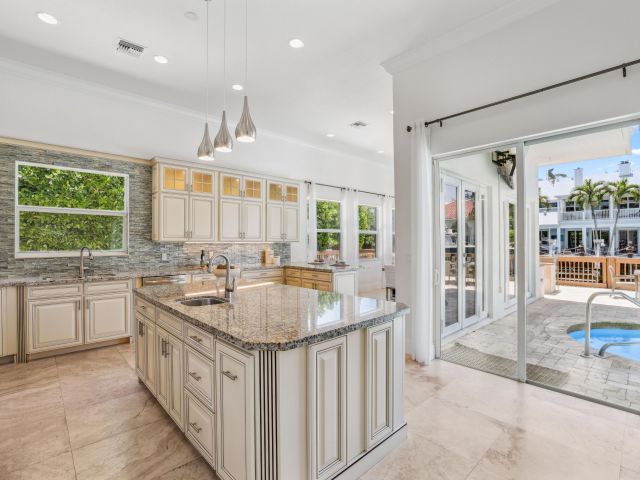 Home for sale at 1030 Rhodes Villa Avenue - photo 5878042