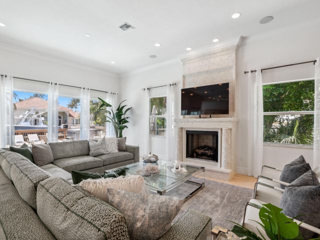 Home for sale at 1030 Rhodes Villa Avenue - photo 5878047