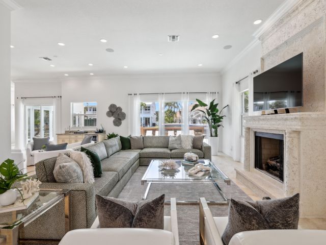 Home for sale at 1030 Rhodes Villa Avenue - photo 5878048