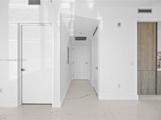 Apartment for sale  Unit #4009 - photo 5925637