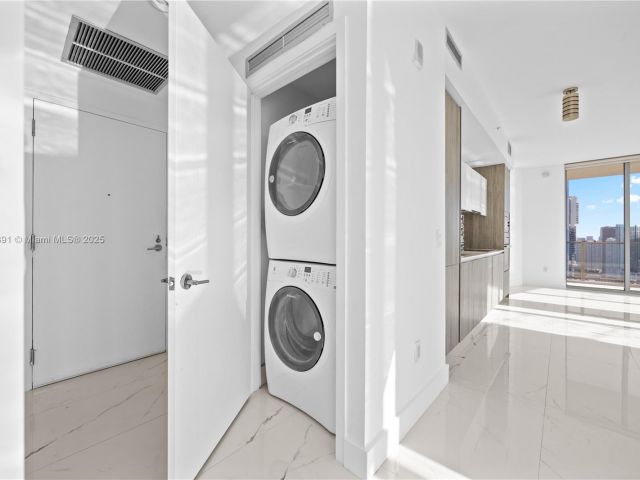 Apartment for sale  Unit #4009 - photo 5925639