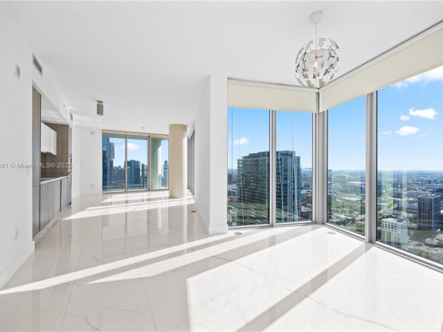 Apartment for sale  Unit #4009 - photo 5925640