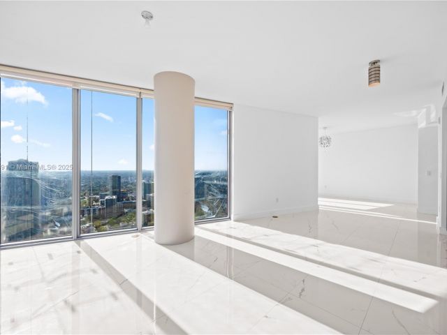 Apartment for sale  Unit #4009 - photo 5925641