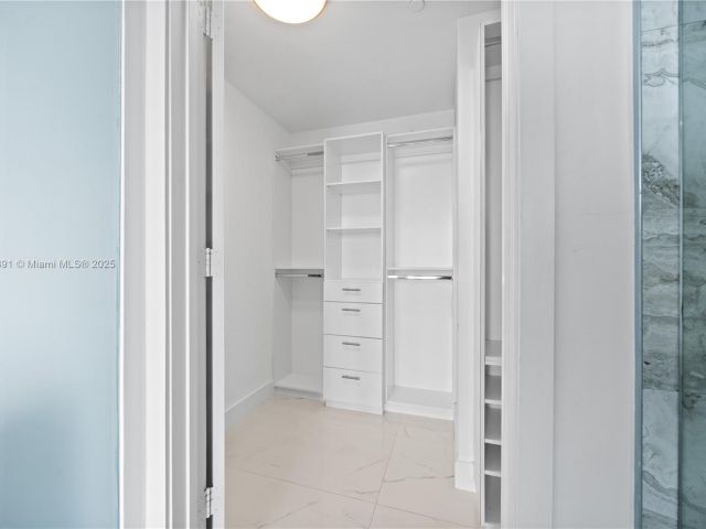 Apartment for sale  Unit #4009 - photo 5925643