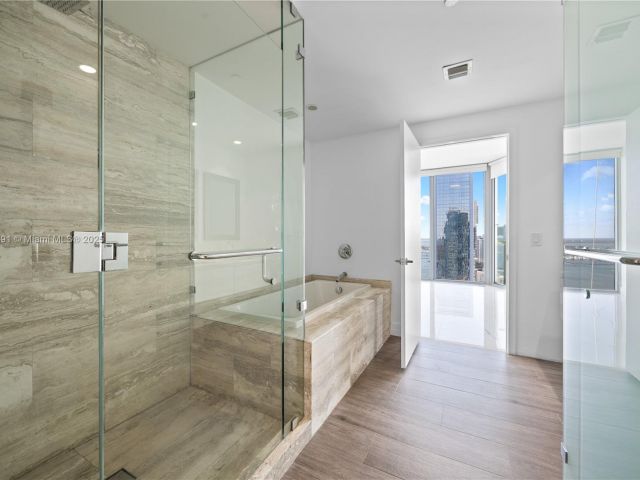 Apartment for sale  Unit #4009 - photo 5925645