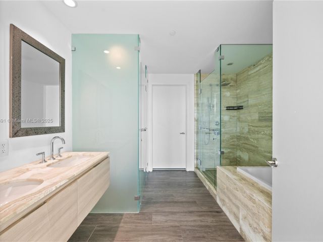 Apartment for sale  Unit #4009 - photo 5925646