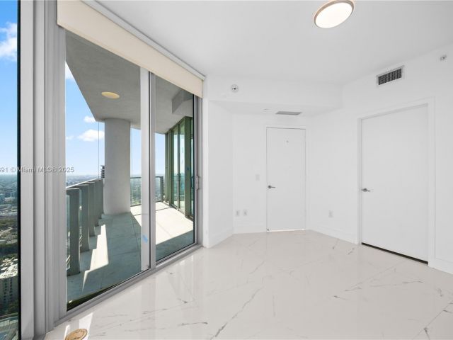 Apartment for sale  Unit #4009 - photo 5925647