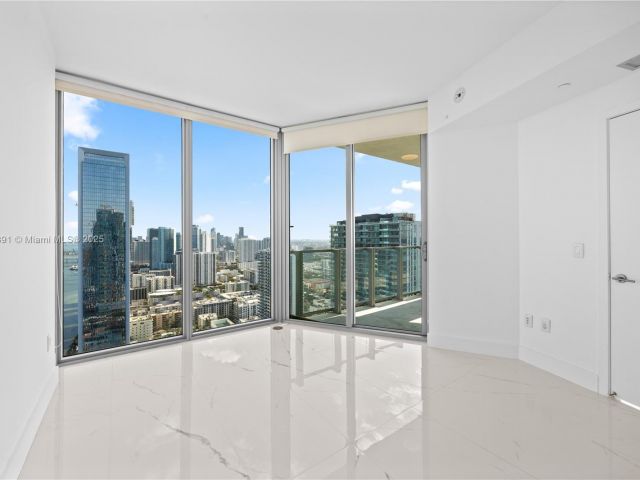 Apartment for sale  Unit #4009 - photo 5925648