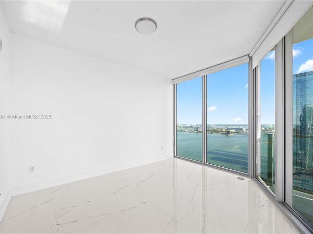 Apartment for sale  Unit #4009 - photo 5925649