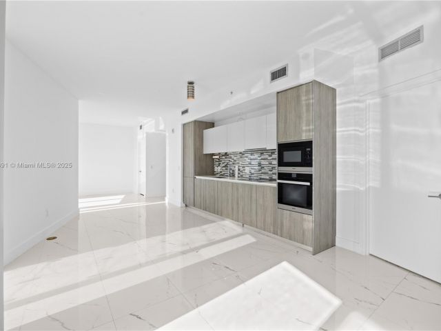 Apartment for sale  Unit #4009 - photo 5925650