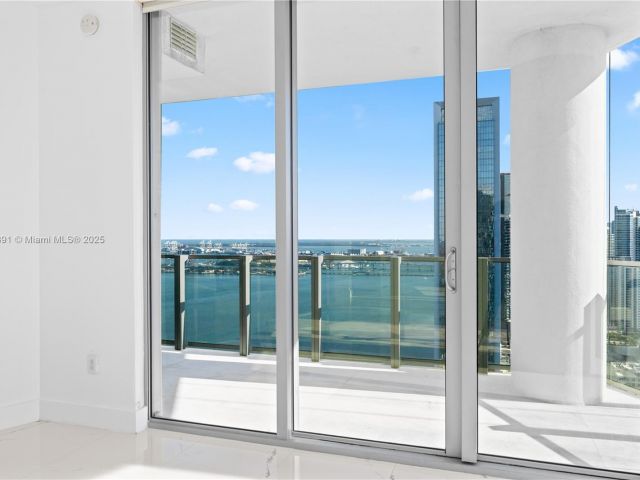 Apartment for sale  Unit #4009 - photo 5925654