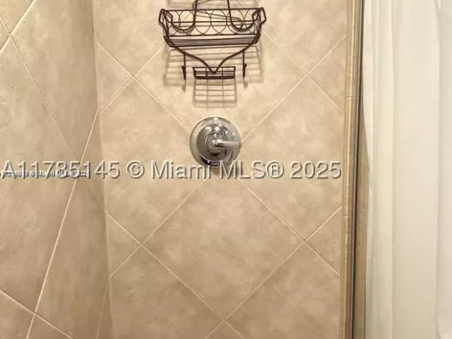2-bedroom condo for rent in Hallandale Beach - 2080 S Ocean Dr 707 - MondialRealty