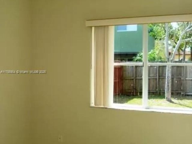 Home for rent at 2540 NE 41st Ter - photo 5870932