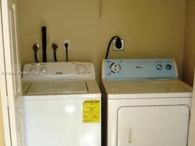 Home for rent at 2540 NE 41st Ter - photo 5870933