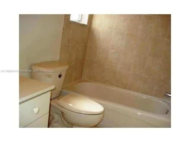 Home for rent at 2540 NE 41st Ter - photo 5870935