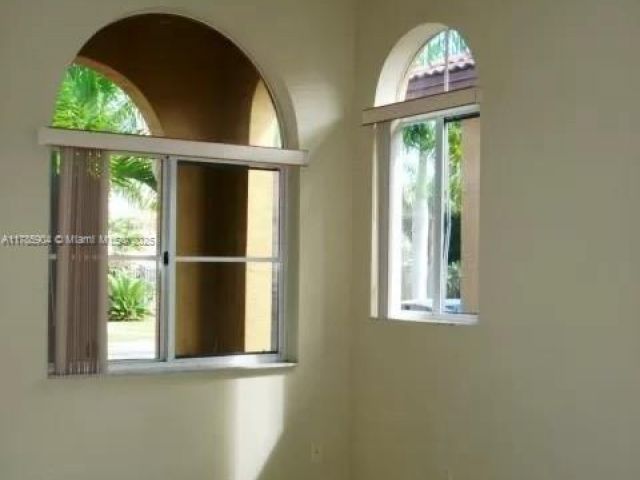 Home for rent at 2540 NE 41st Ter - photo 5870936