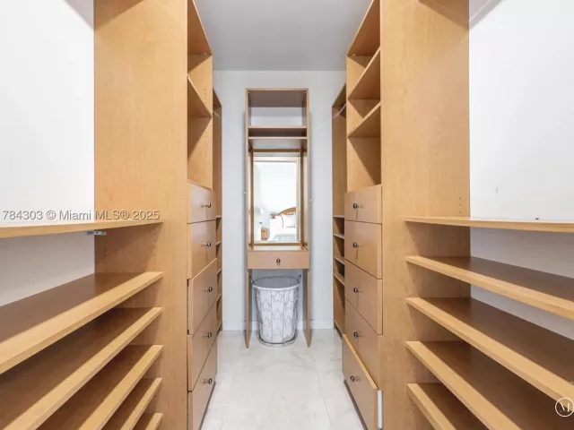 3-bedroom condo for sale in Sunny Isles Beach - 18911 Collins Ave 405 - MondialRealty