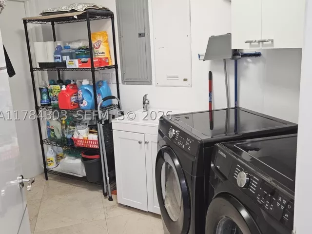 3-bedroom condo for sale in Sunny Isles Beach - 18911 Collins Ave 405 - MondialRealty