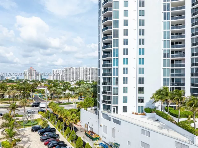 3-bedroom condo for sale in Sunny Isles Beach - 18911 Collins Ave 405 - MondialRealty