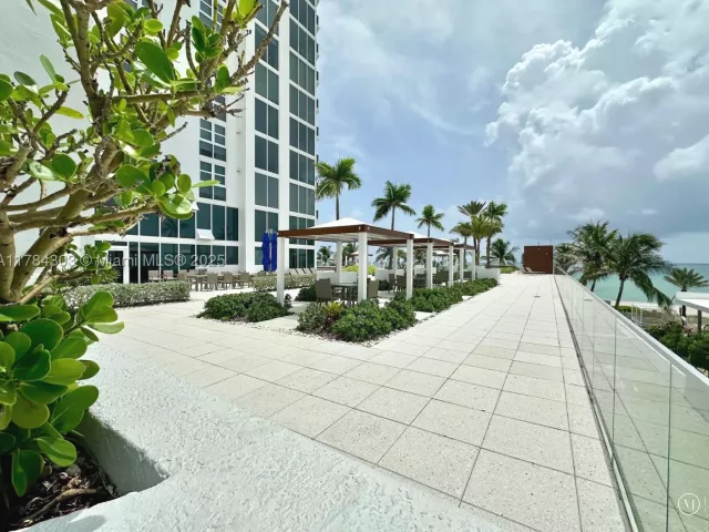 3-bedroom condo for sale in Sunny Isles Beach - 18911 Collins Ave 405 - MondialRealty