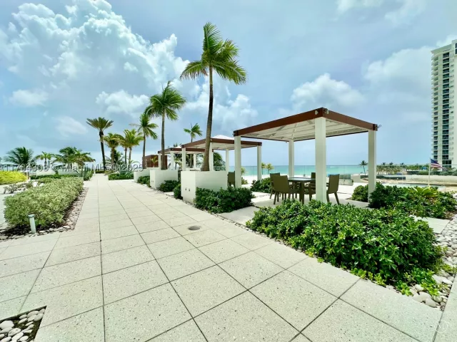 3-bedroom condo for sale in Sunny Isles Beach - 18911 Collins Ave 405 - MondialRealty
